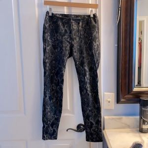 Sanctuary leggings. Size XS. Black and grey snake print